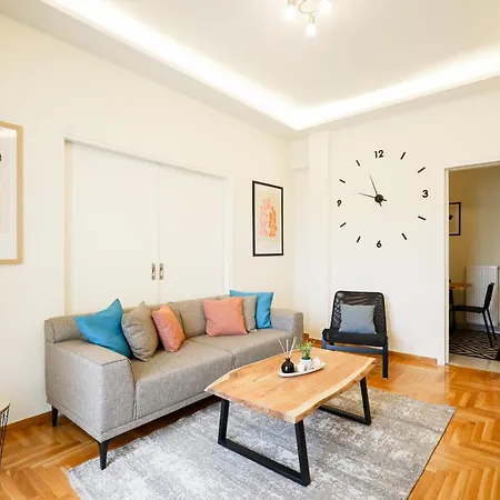 Cozy 3 Bedroom Retreat Next To Kolonaki - Greecing *