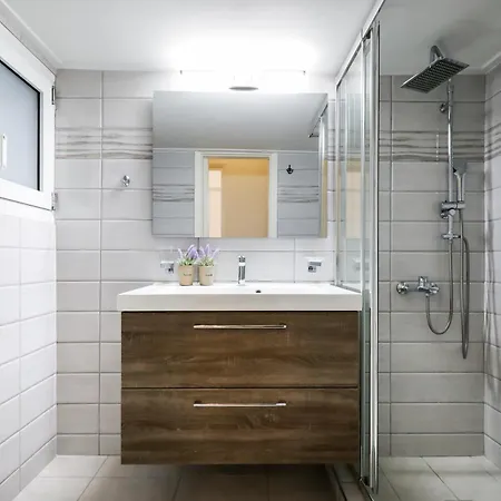 Cozy 3 Bedroom Retreat Next To Kolonaki - Greecing