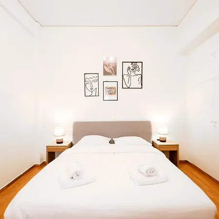 Cozy 3 Bedroom Retreat Next To Kolonaki - Greecing Apartment